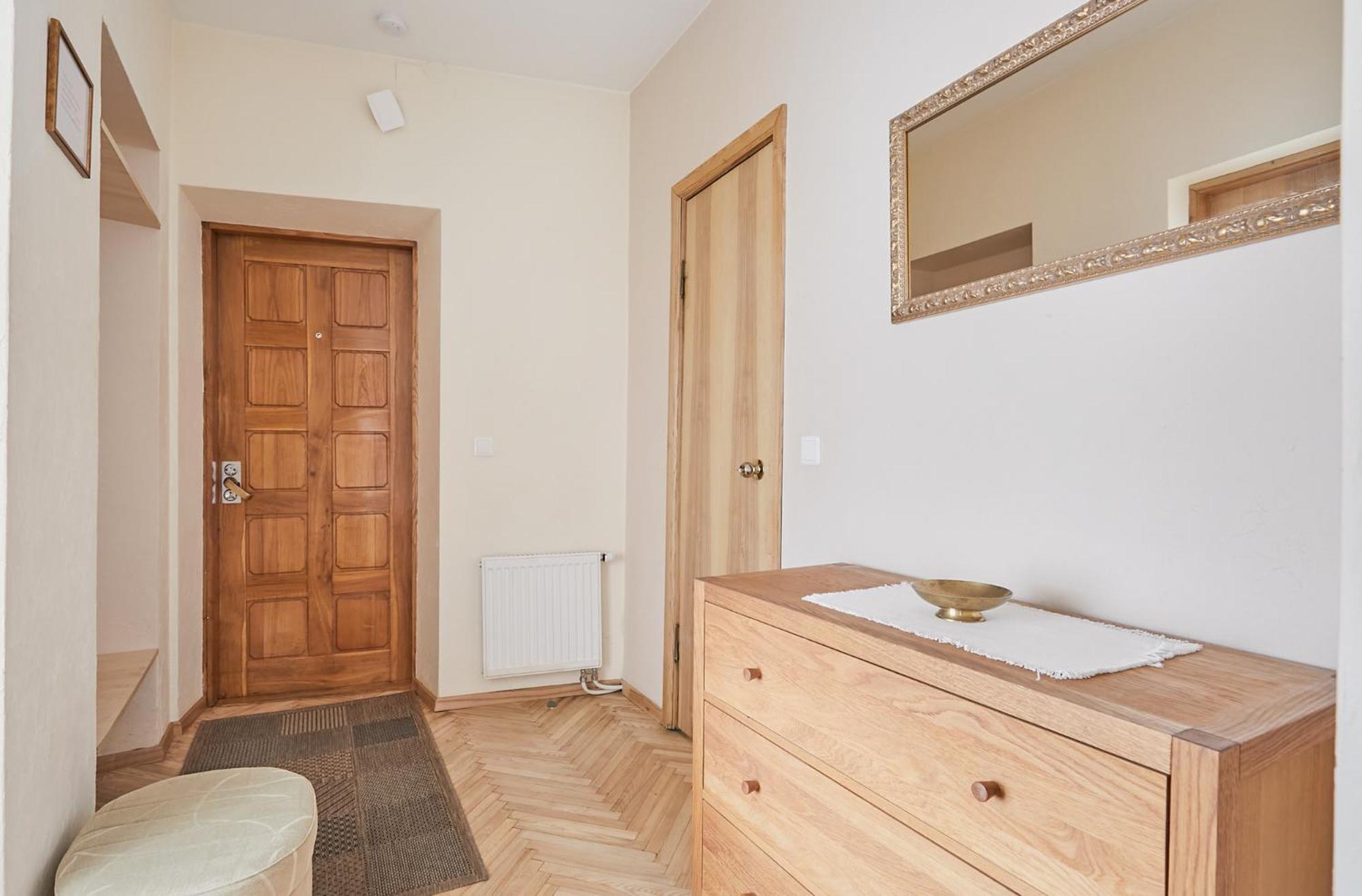 Old Town Apartment *